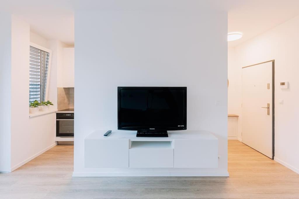 Stylish Apartment Retreat Братислава Экстерьер фото