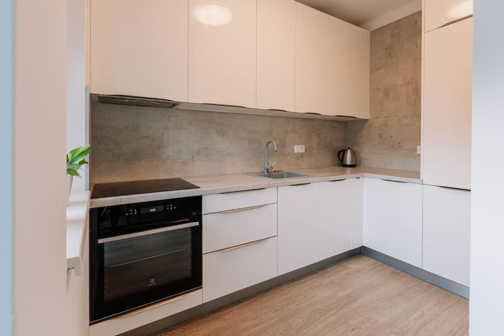 Stylish Apartment Retreat Братислава Экстерьер фото